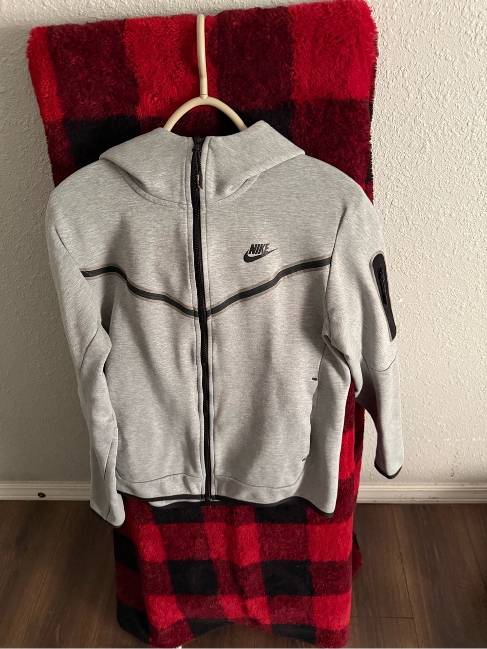Nike Light Gray Full-Zip men’s Hoodie with Black Trim